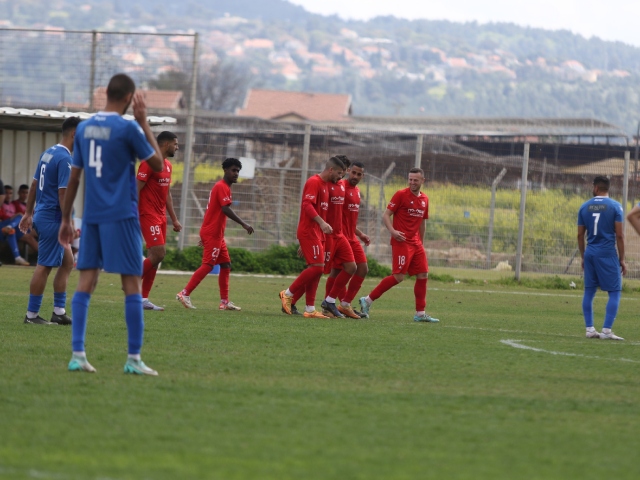 חוגגים את שער הניצחון. שחקני רעננה (דאפר מחאמיד)